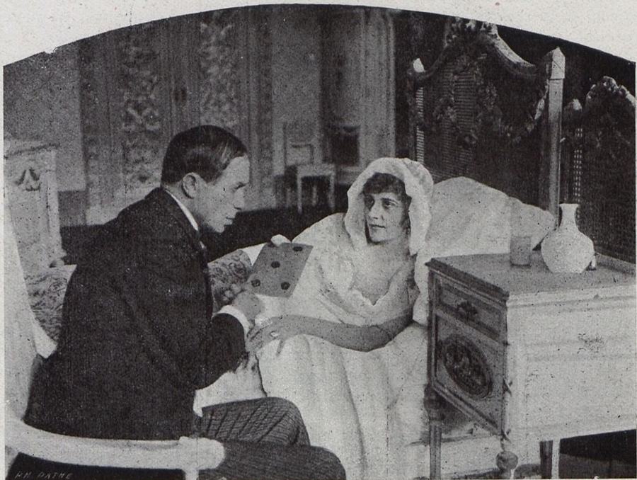 Fiamma simbolica scene