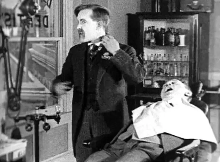 The Dippy Dentist scene