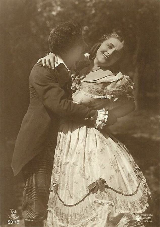 Agnes Arnau und ihre drei Freier scene