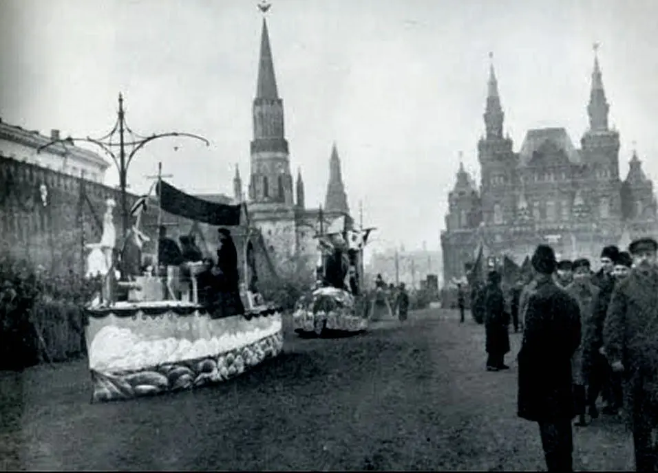 Kino-Pravda No. 13: Yesterday, Today, Tomorrow. A Film Poem Dedicated to the October Revolution scene