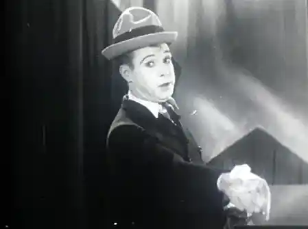 The Voice of Hollywood No. 5 scene