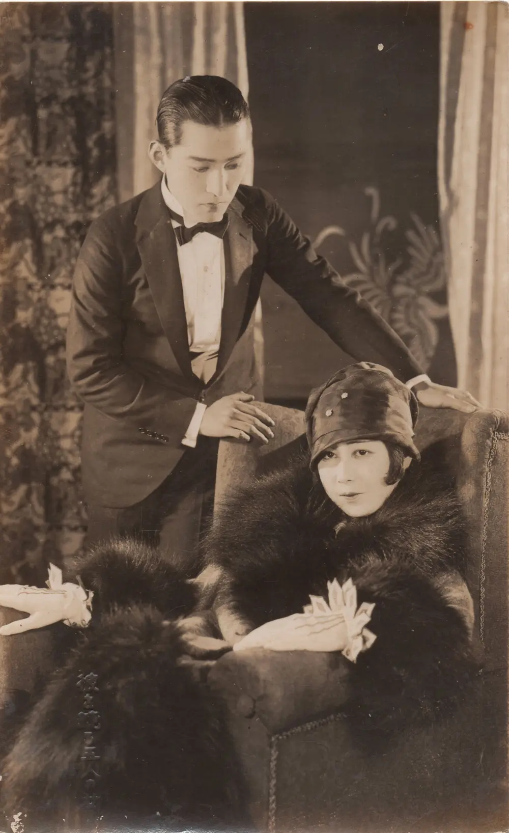 Five Women Around Him scene