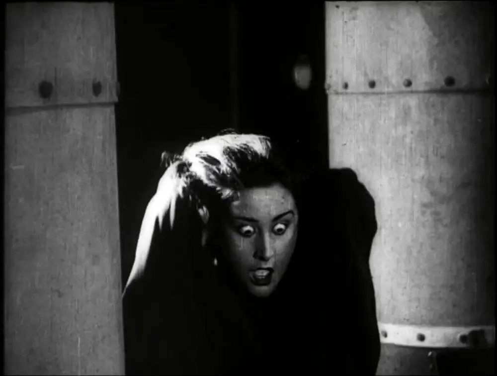 Reis mistera Lloyda scene