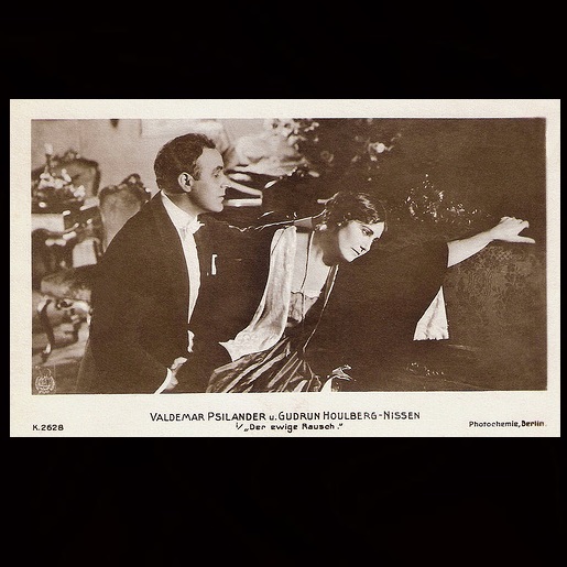 Kærlighedsleg scene