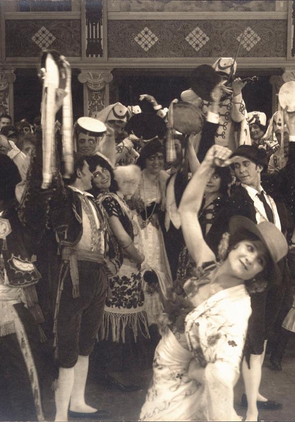 Kvinden med de smukke Øjne scene