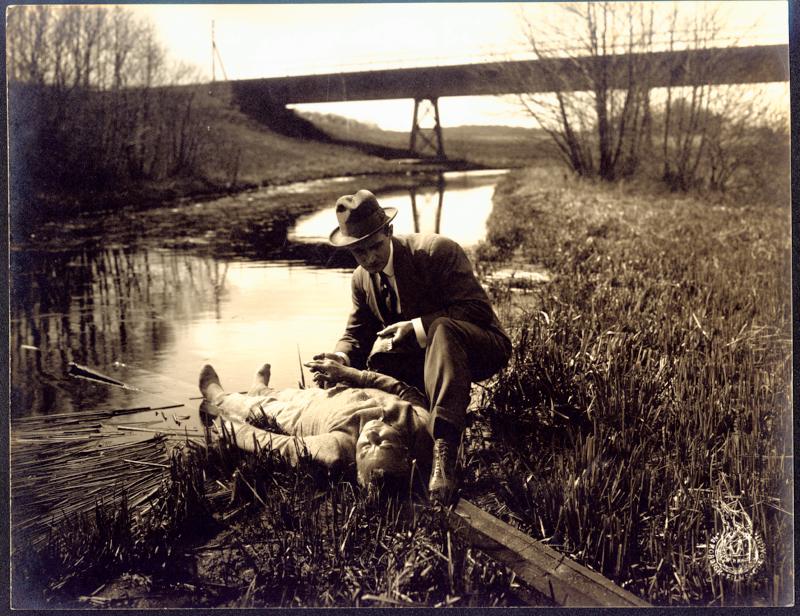 Manden med de ni Fingre II scene