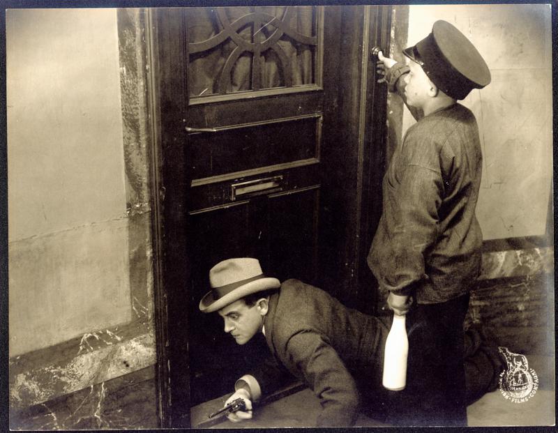 Manden med de ni Fingre IV scene