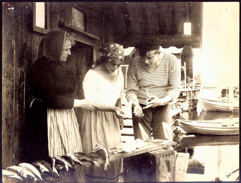 Mellem de yderste Skær scene