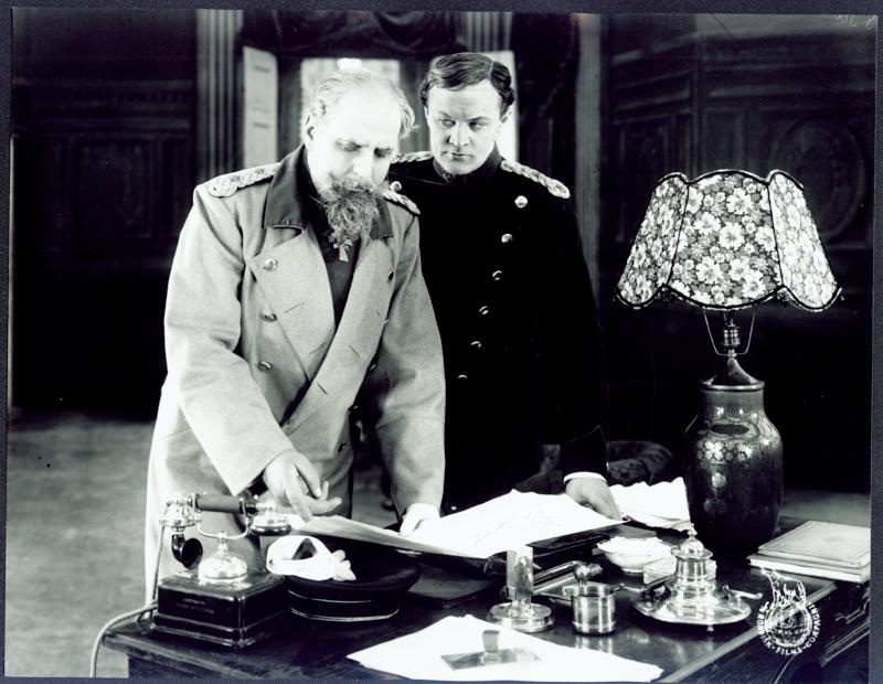 De røvede Kanontegninger scene