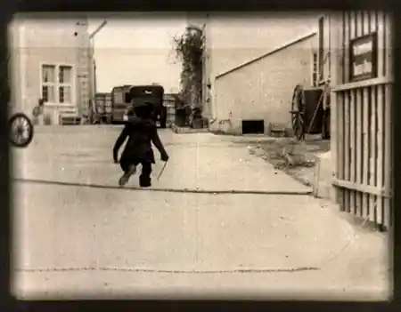 Apeing Hollywood photo