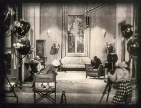 Apeing Hollywood photo