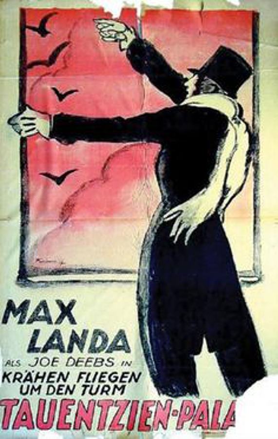 Krähen fliegen um den Turm scene