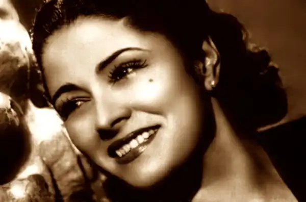 Mercedes Simone