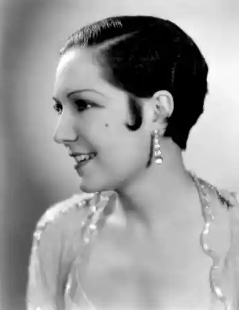 María Tubau